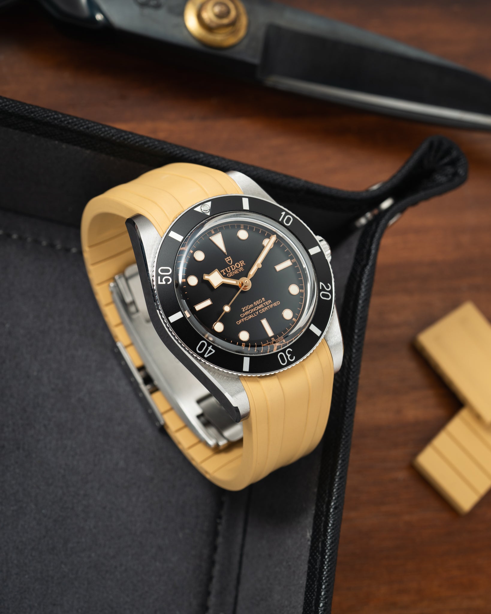 Tudor Black Bay 54 Uyumlu Rubber Strap Gold